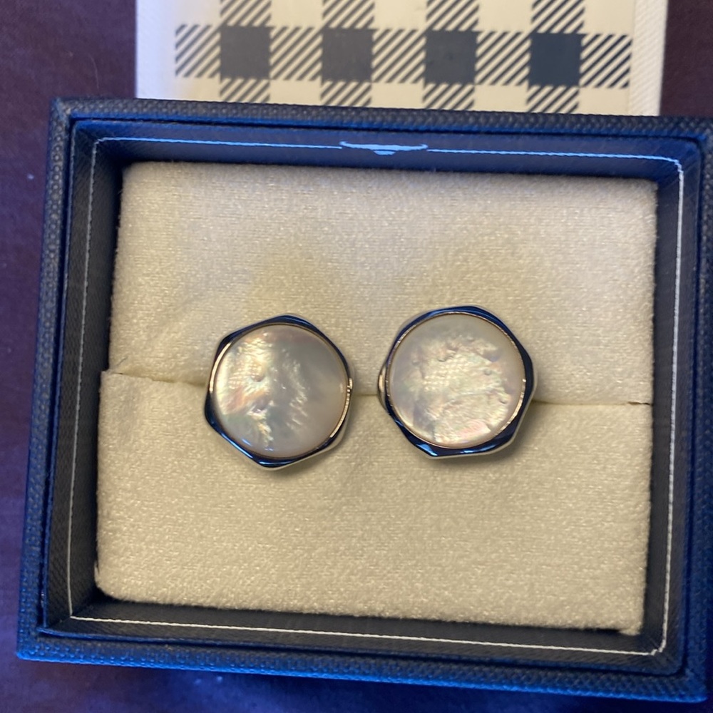 Men’s silver and Mother of Pearl cuff links